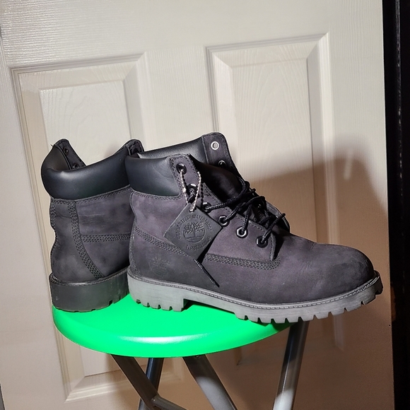 Timberland Shoes - Timberland boots black size 6 Medium juniors